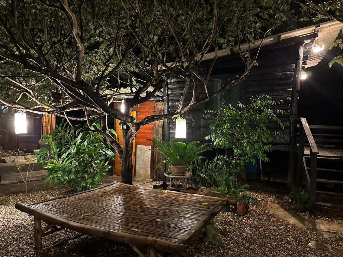 The Legend Homestay. Mae Ai Exterior foto